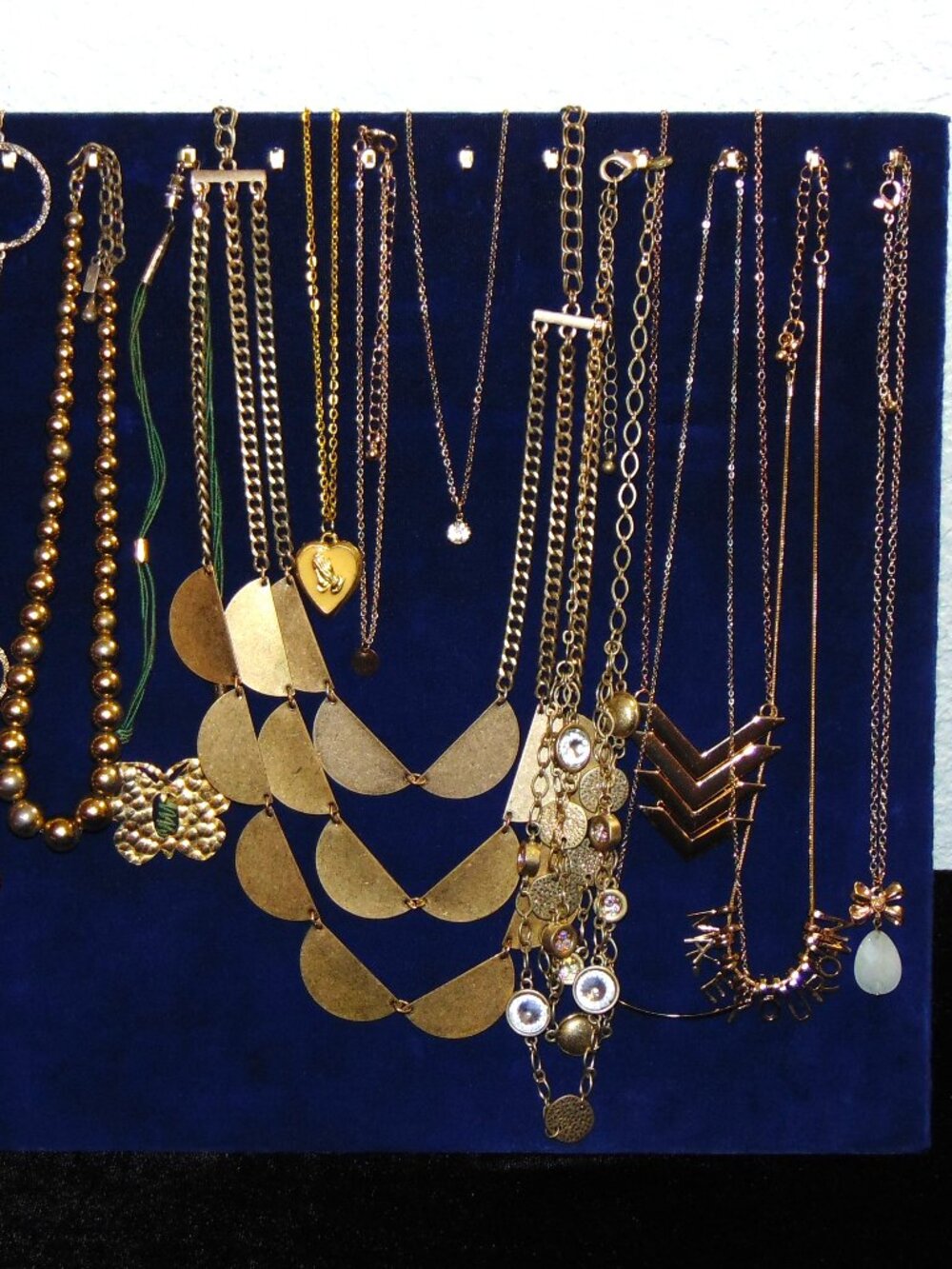 Vintage & Modern Assorted Gold Tone Necklace lot- very nice!